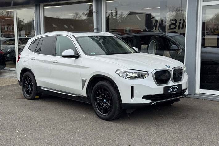 Hvid BMW iX3 fra 2021