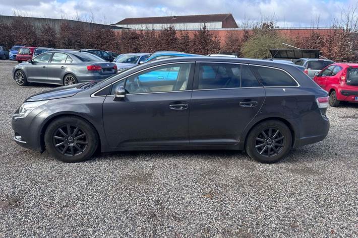 undefined Toyota Avensis fra 2009