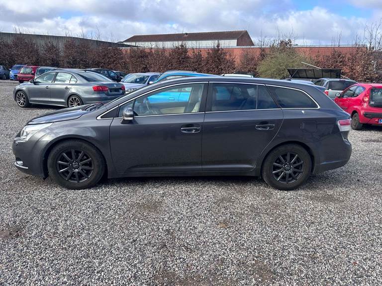 Toyota Avensis 2,0 D-4D Executive stc.