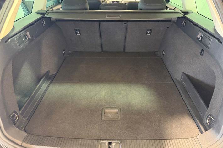 Grå VW Passat fra 2015