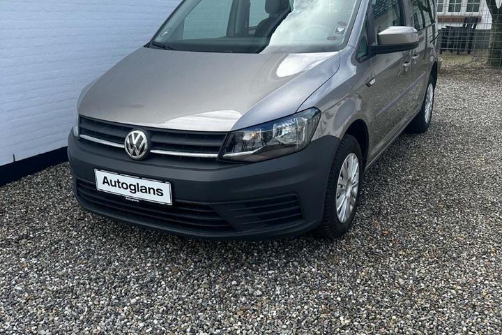 Beige VW Caddy fra 2018 set udefra