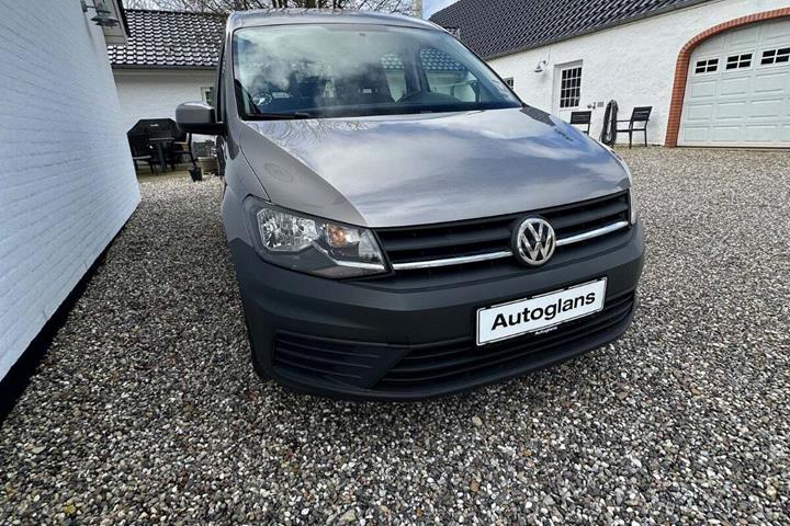 Beige VW Caddy fra 2018 set udefra