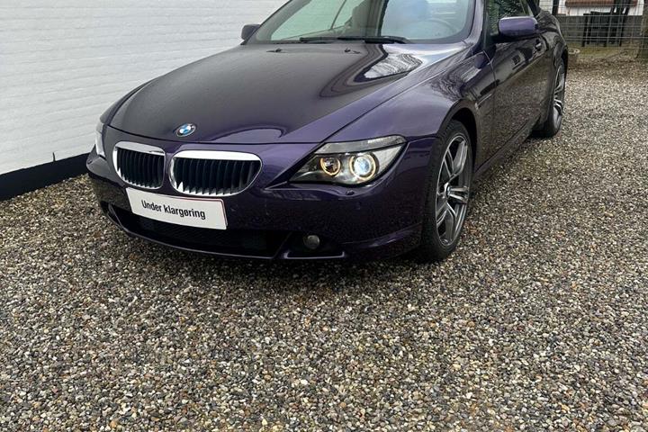 Sort BMW 630i fra 2006 set udefra