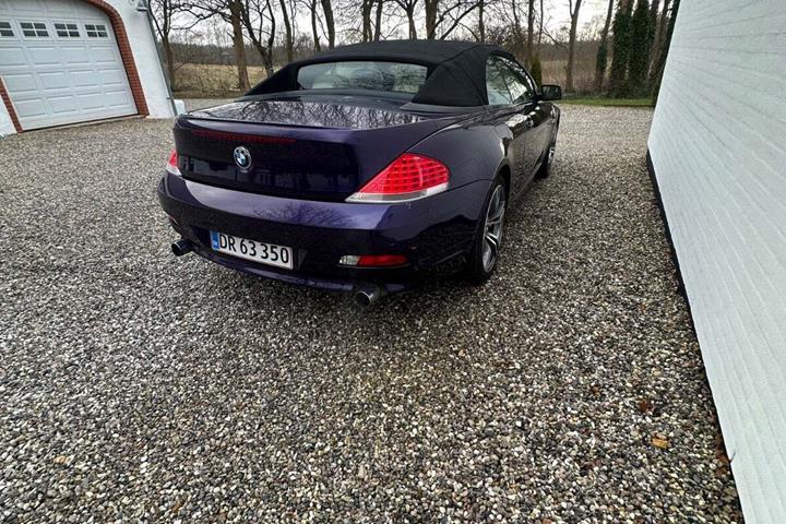 Sort BMW 630i fra 2006 set udefra