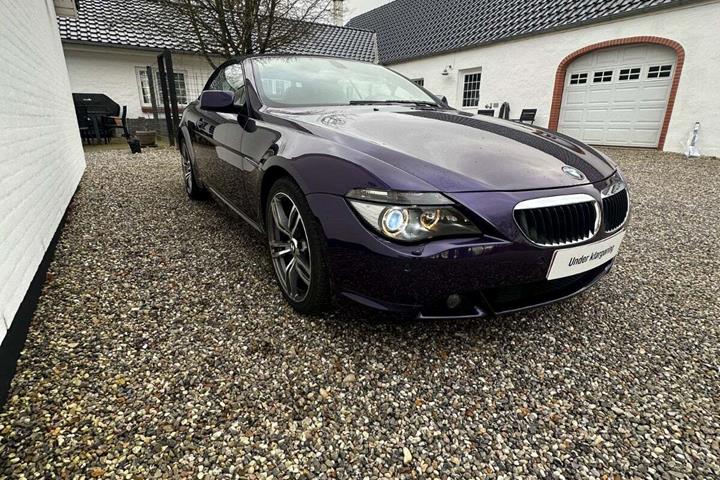 Sort BMW 630i fra 2006 set udefra