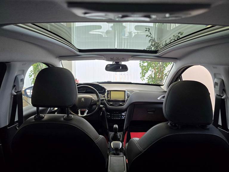 Peugeot 2008 1,2 e-THP 110 Desire Sky