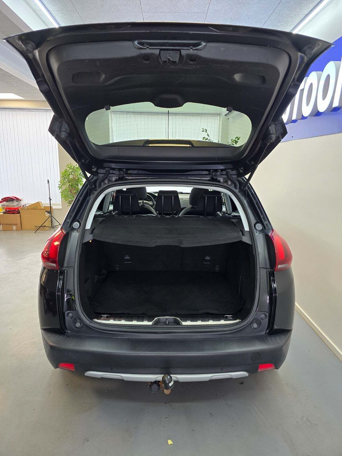 Sort Peugeot 2008 fra 2017