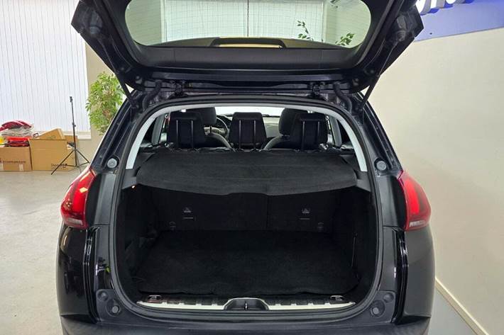 Sort Peugeot 2008 fra 2017