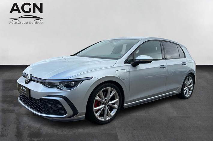 Sølv VW Golf VIII fra 2021
