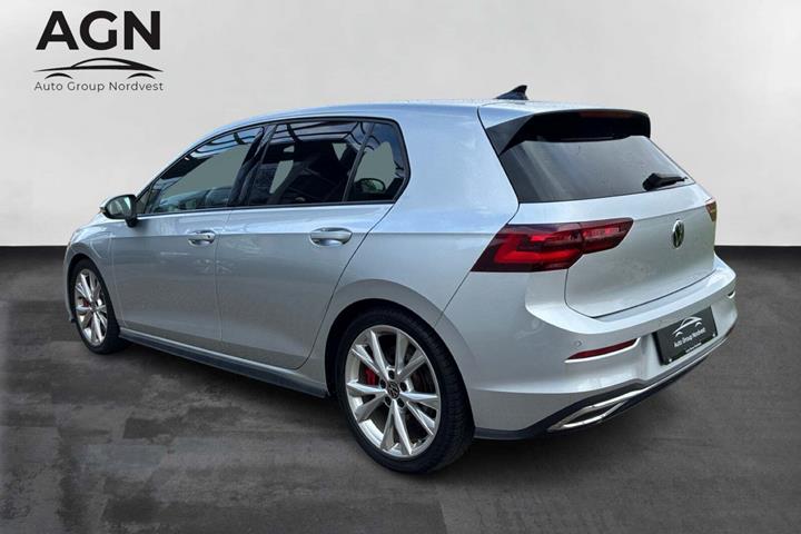 Sølv VW Golf VIII fra 2021