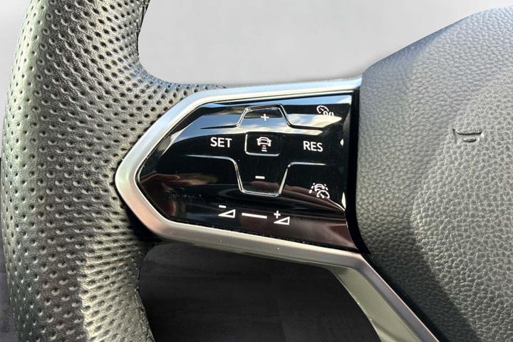 Sølv VW Golf VIII fra 2021