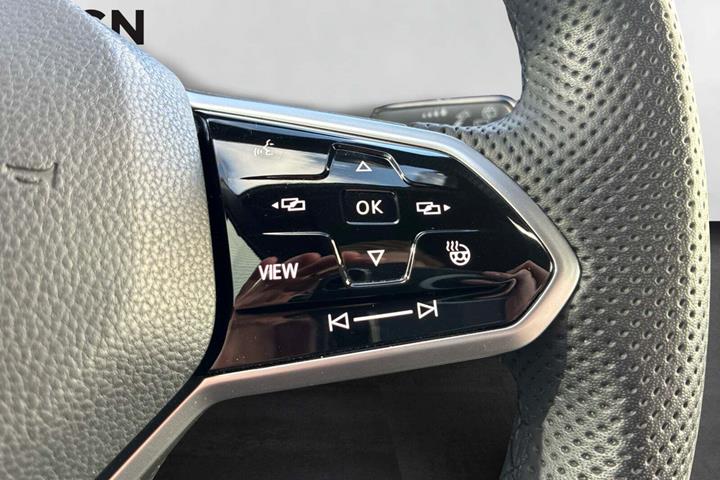 Sølv VW Golf VIII fra 2021