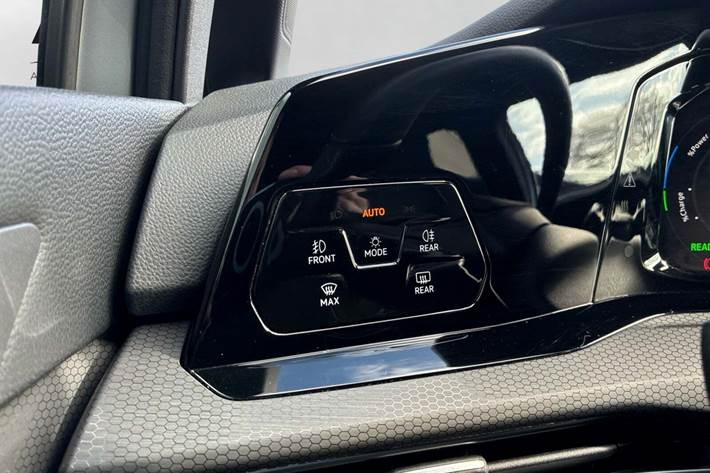 Sølv VW Golf VIII fra 2021