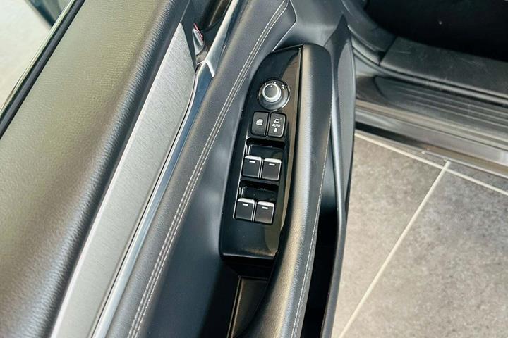 Grå Mazda 6 fra 2018