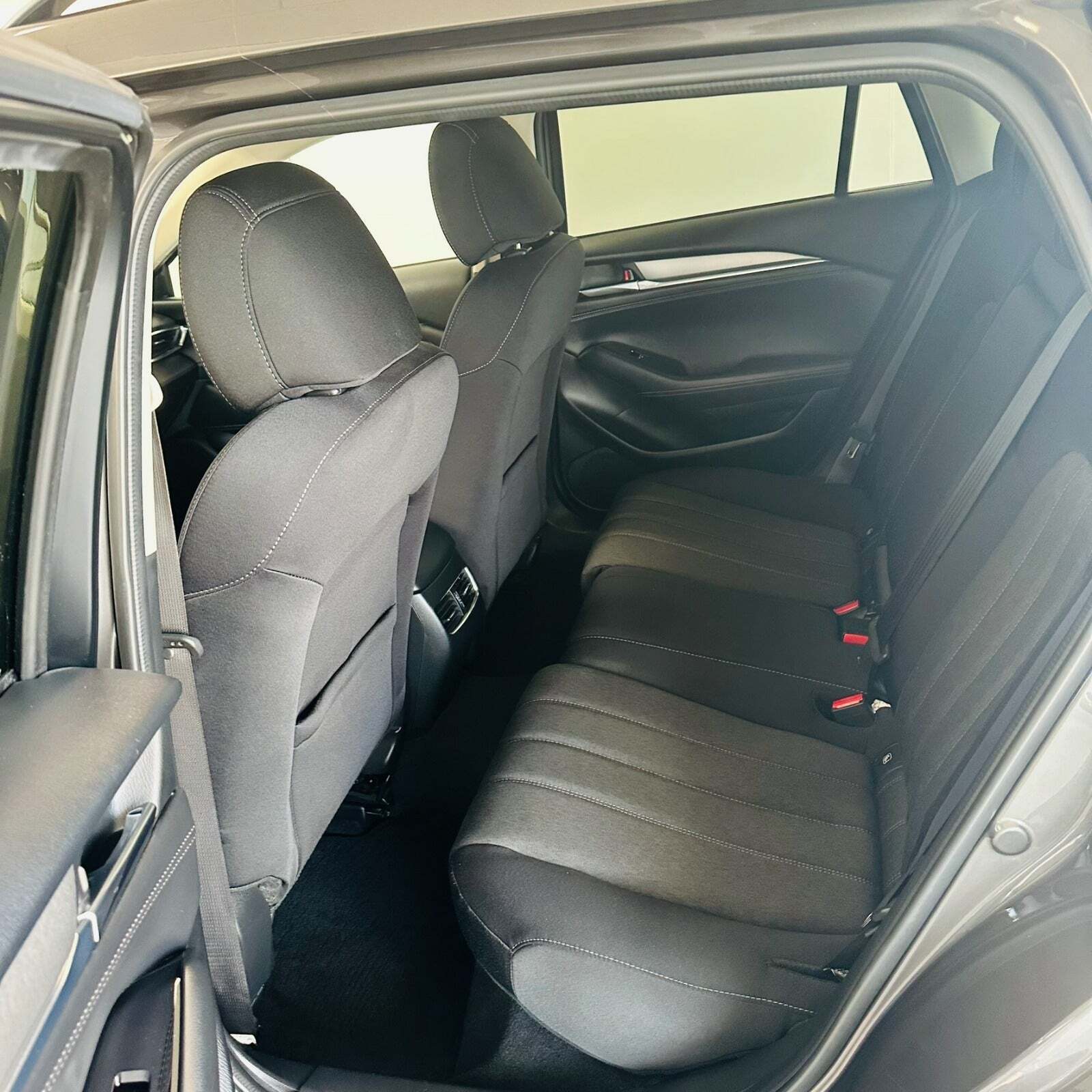 Grå Mazda 6 fra 2018