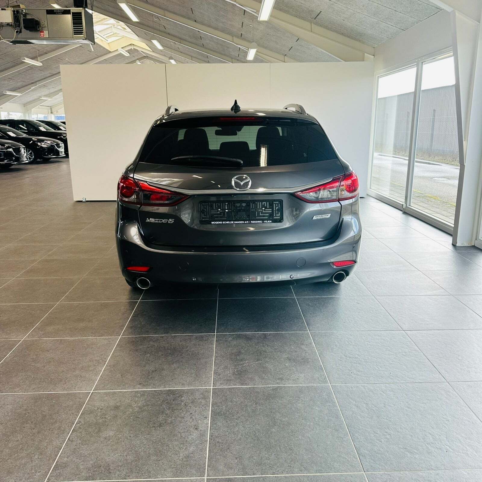 Grå Mazda 6 fra 2018