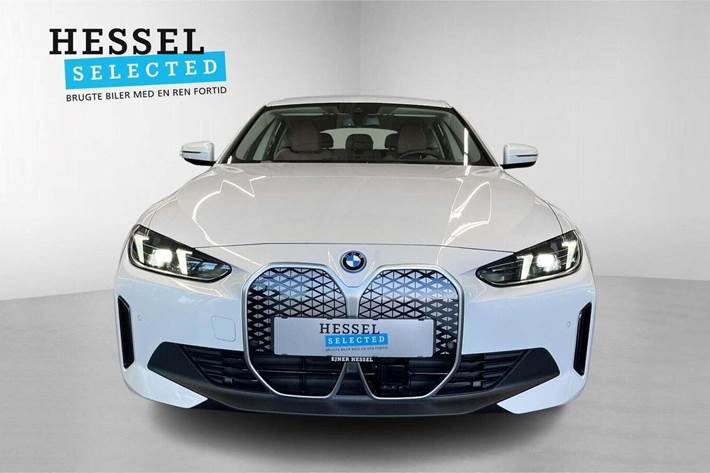 Hvid BMW i4 fra 2025