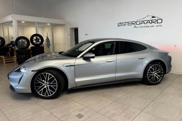 Sølv Porsche Taycan fra 2021