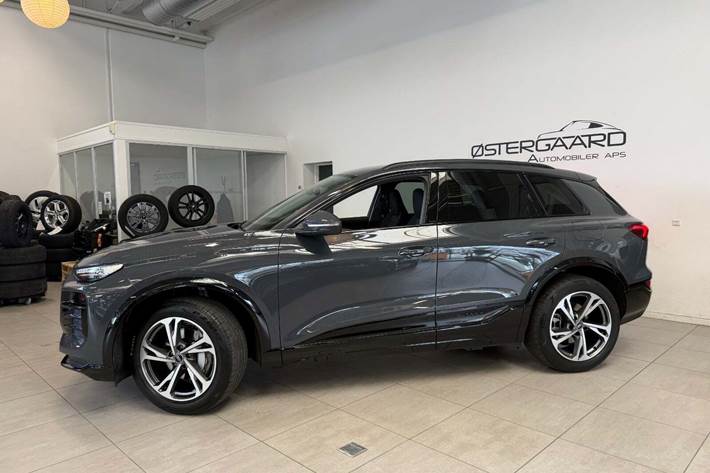 Grå Audi Q6 e-tron fra 2025