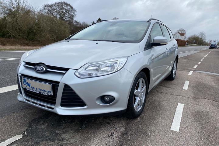 Sølv Ford Focus fra 2014 set udefra