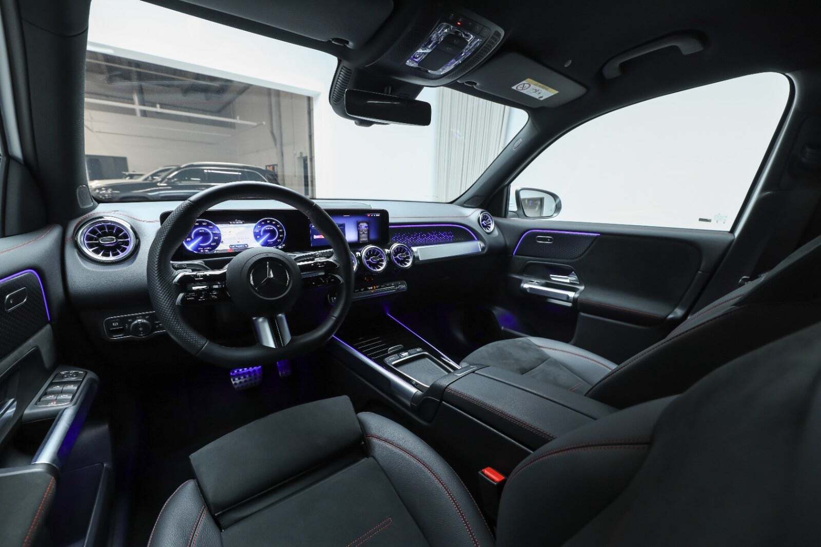 Hvid Mercedes EQB250+ fra 2026