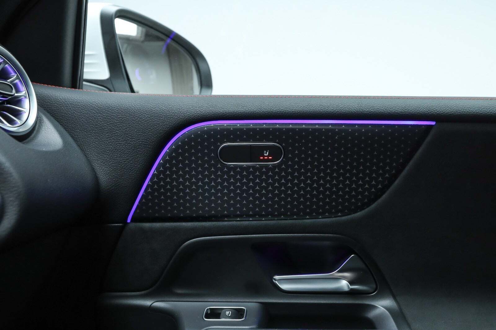 Hvid Mercedes EQB250+ fra 2026