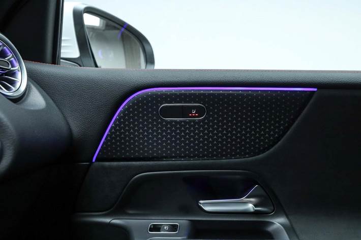 Hvid Mercedes EQB250+ fra 2026