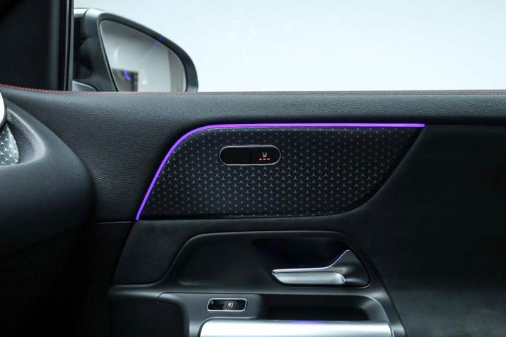 Sort Mercedes EQA250+ fra 2025