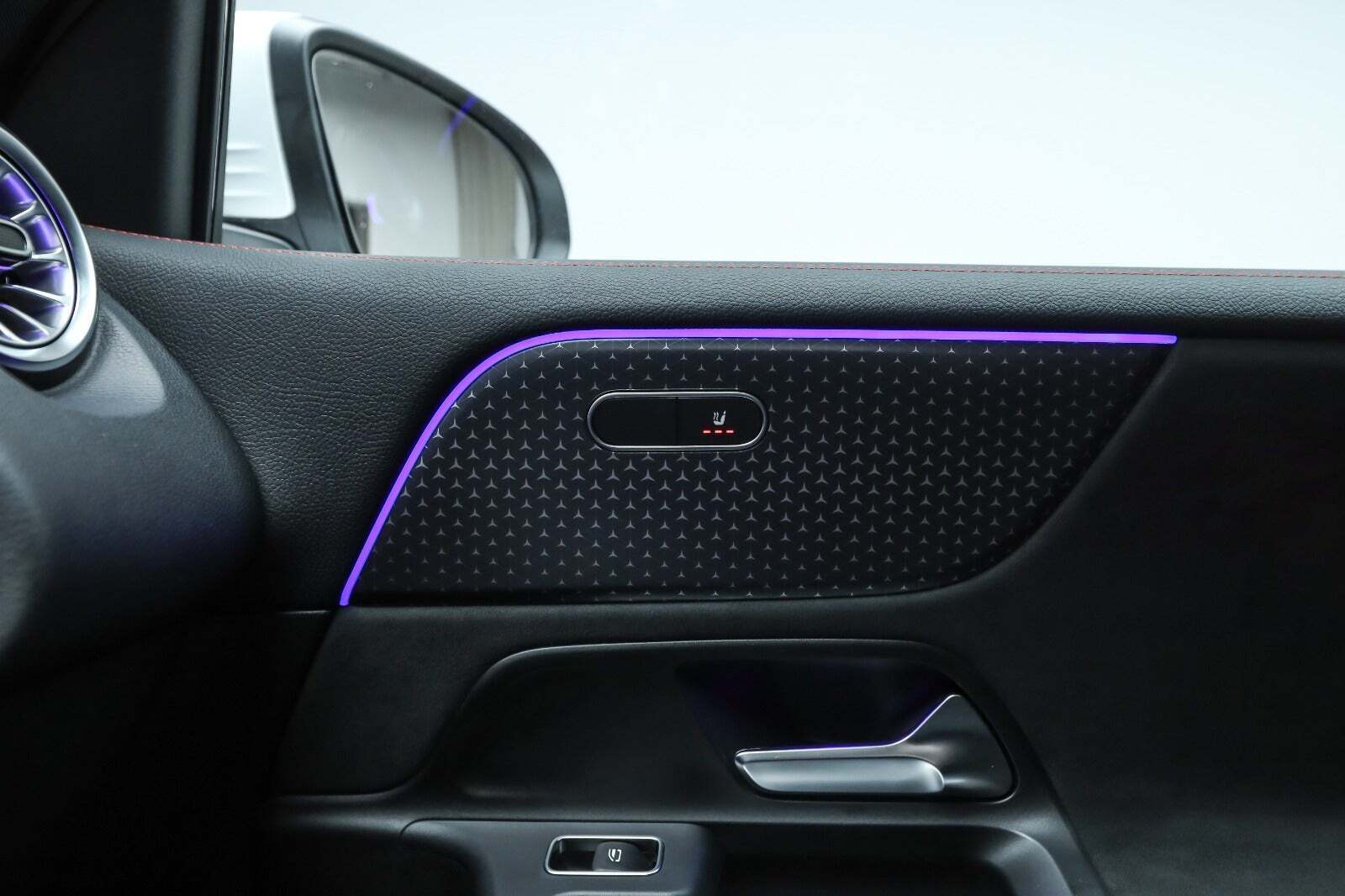 Hvid Mercedes EQB250+ fra 2026