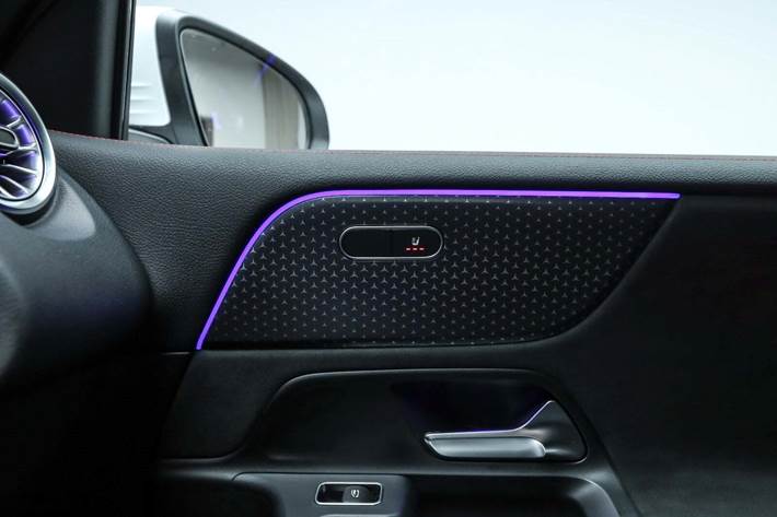 Hvid Mercedes EQB250+ fra 2026