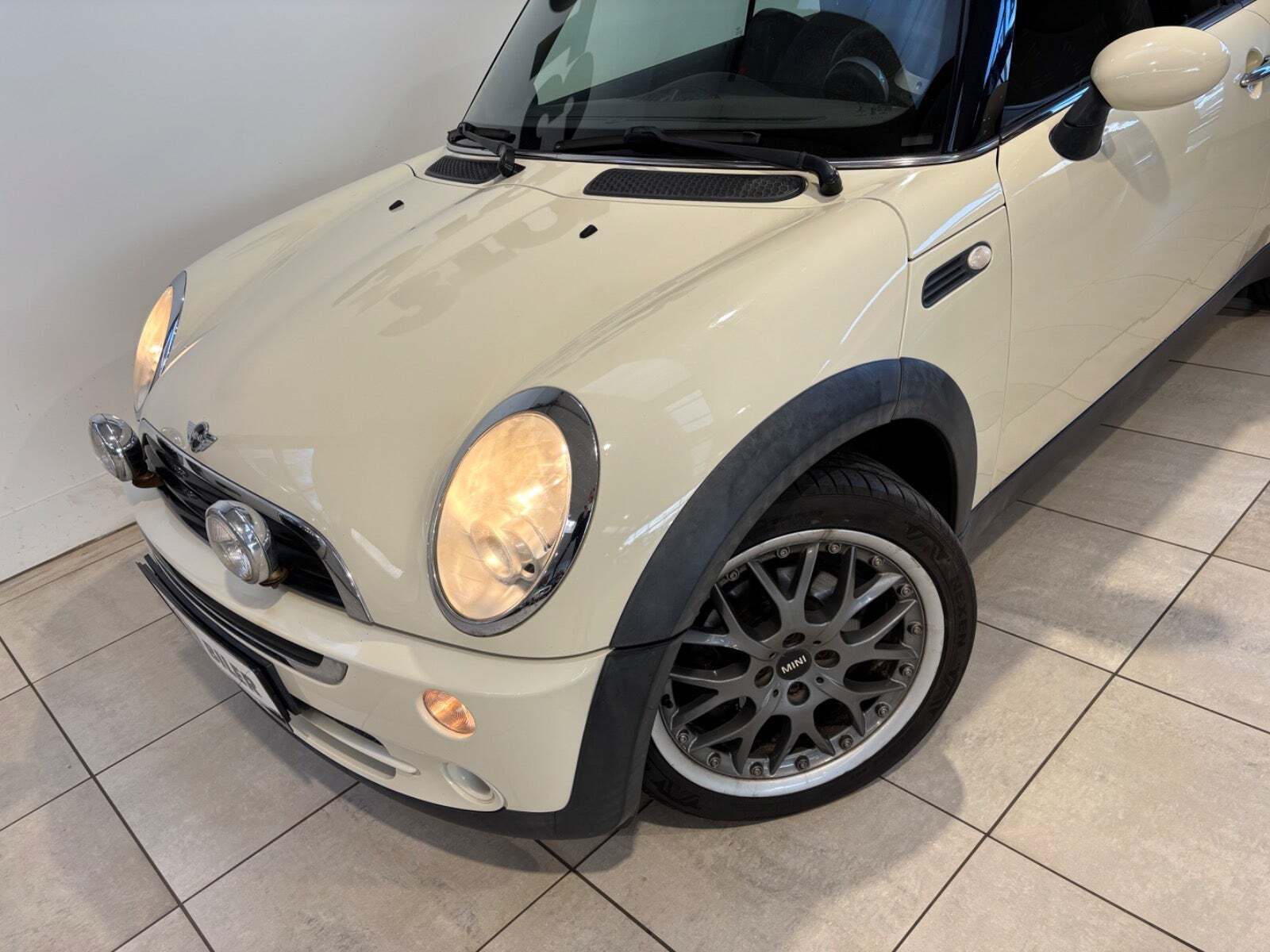 Beige Mini One fra 2007