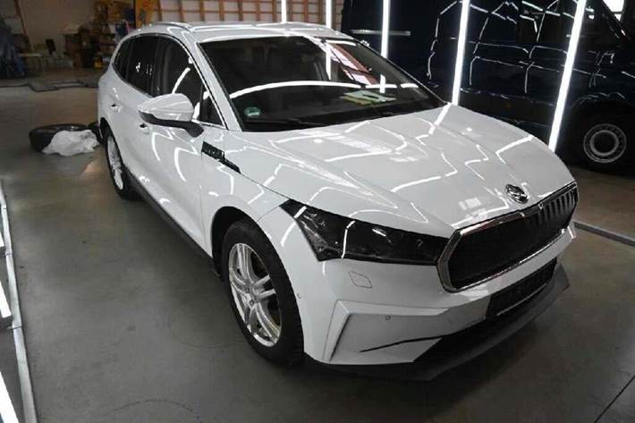 Hvid Skoda Enyaq fra 2023