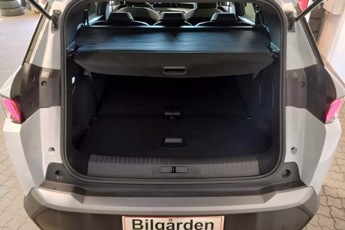 Hvid Peugeot e-5008 fra 2025