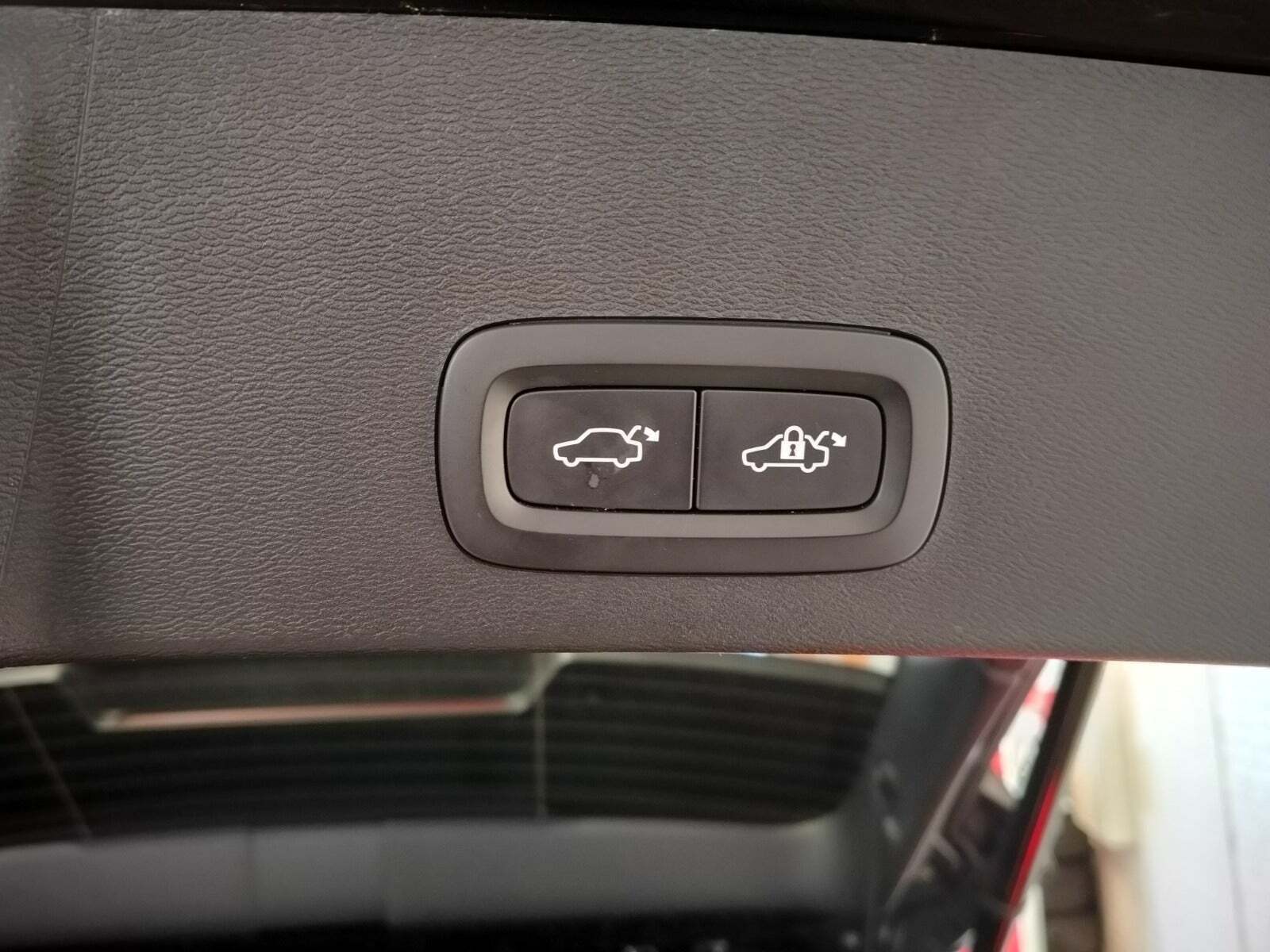 Sort Volvo XC40 fra 2022