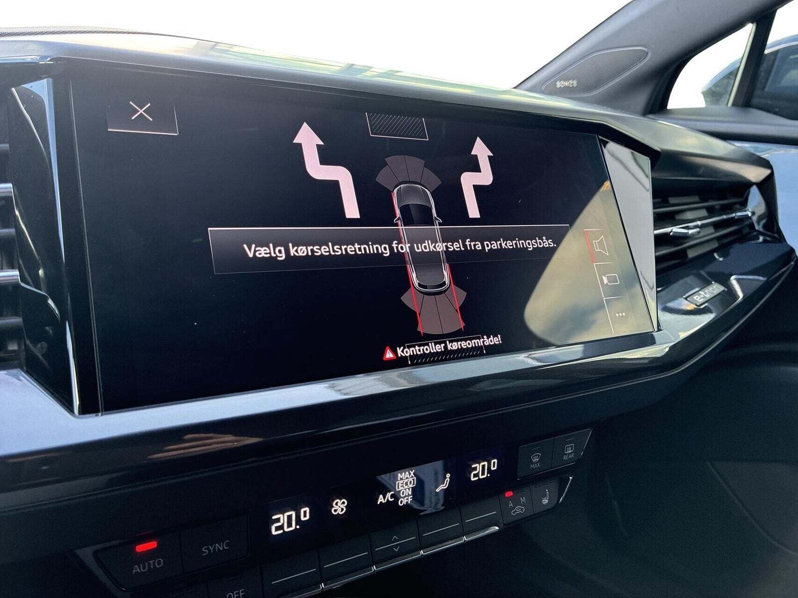 Grå Audi Q4 e-tron fra 2022