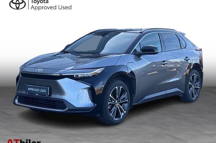 Sort Toyota BZ4X fra 2025 set udefra