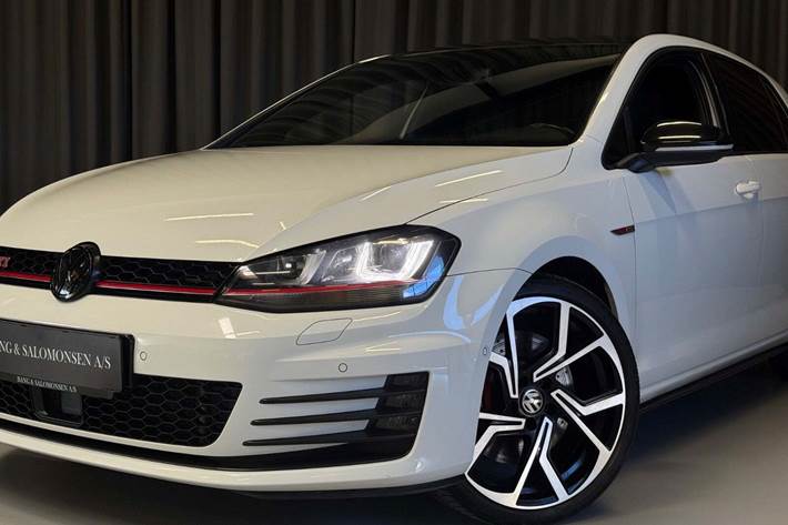 Hvid VW Golf VII fra 2015