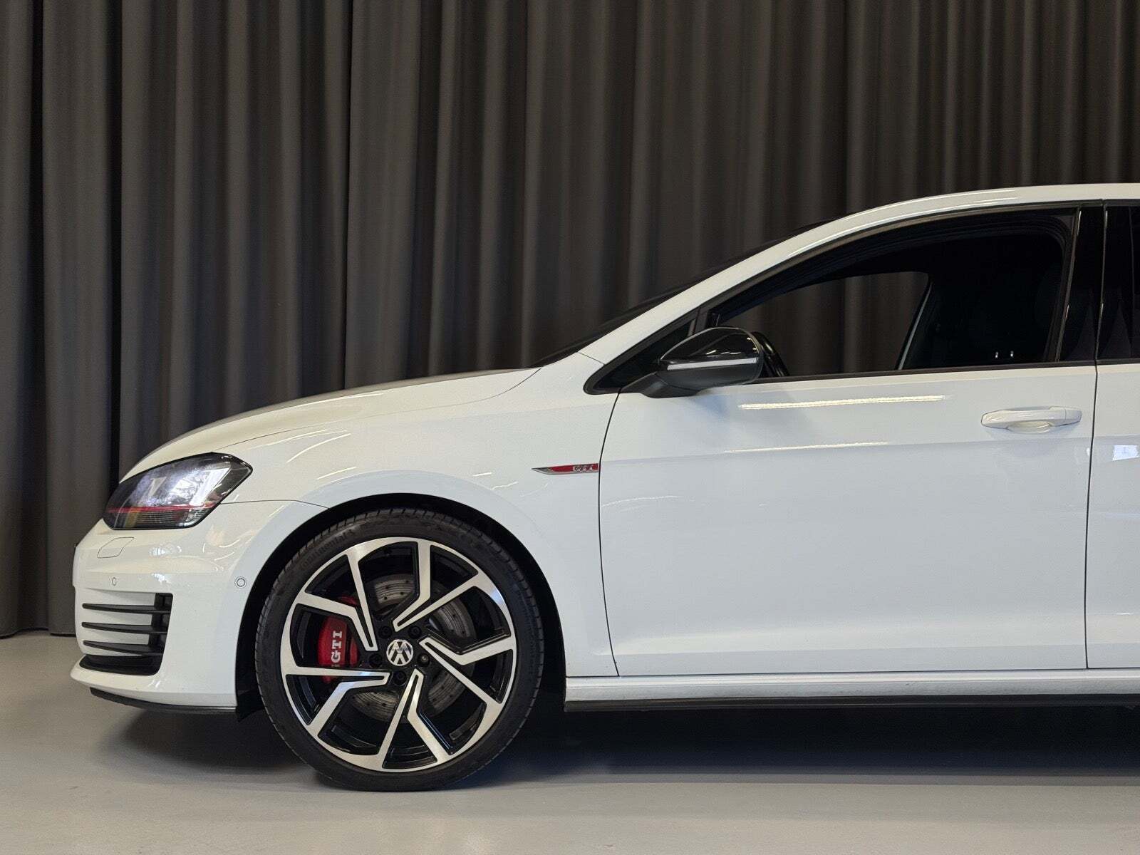 Hvid VW Golf VII fra 2015