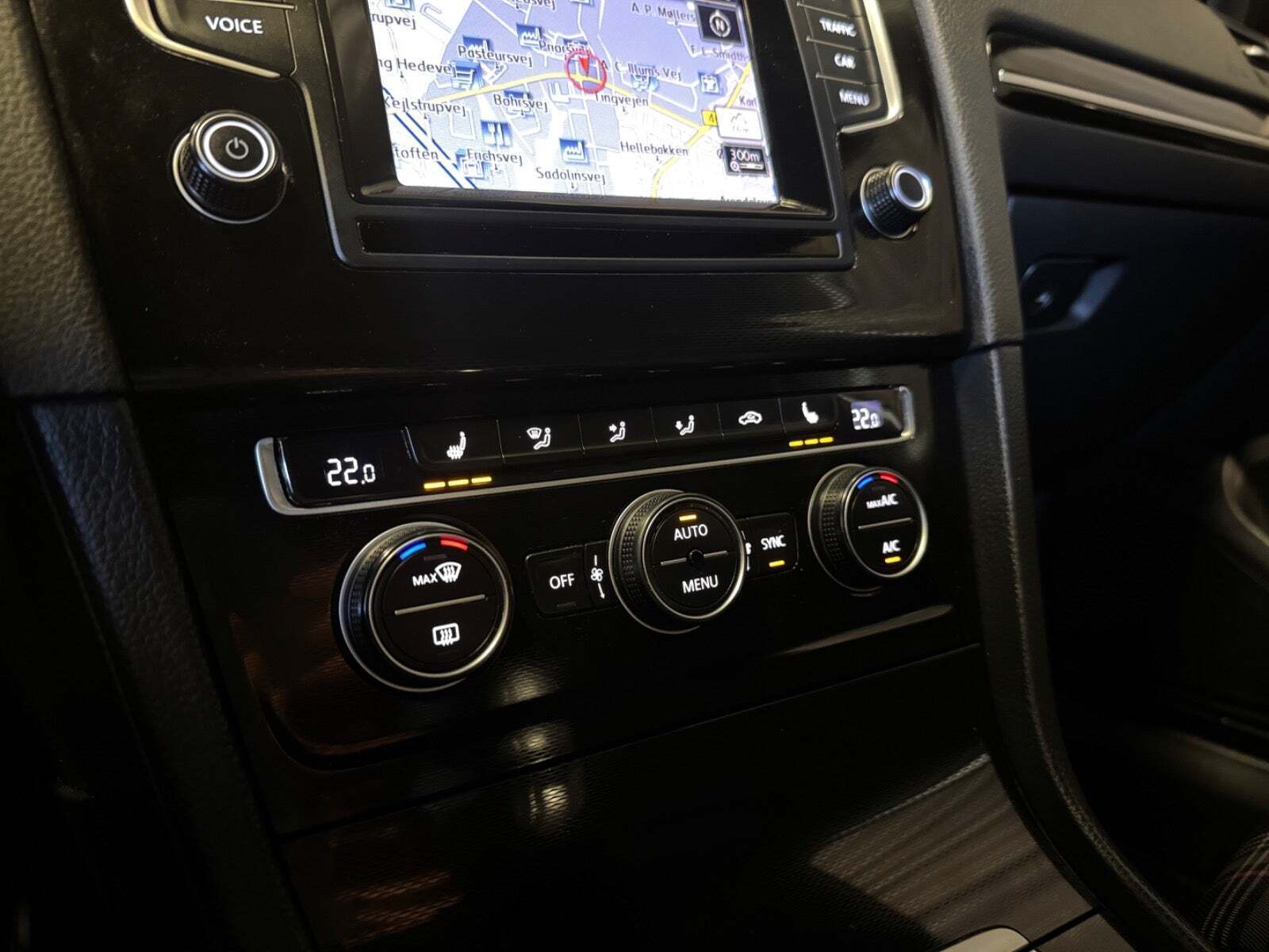 Hvid VW Golf VII fra 2015