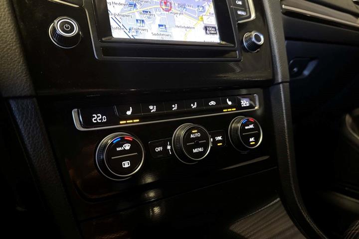 Hvid VW Golf VII fra 2015