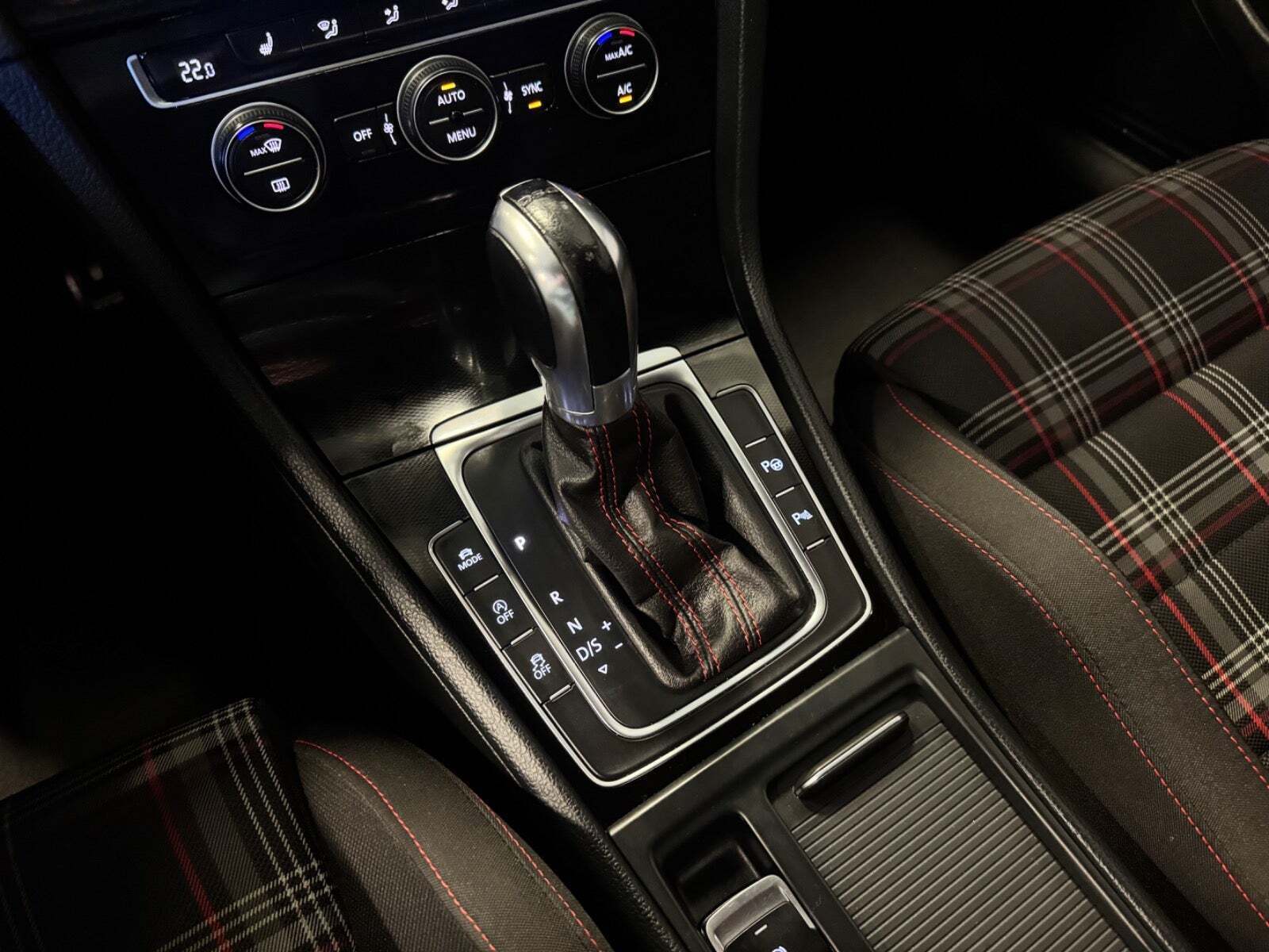 Hvid VW Golf VII fra 2015