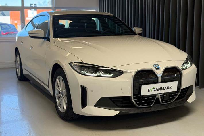 Hvid BMW i4 fra 2022