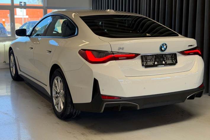 Hvid BMW i4 fra 2022