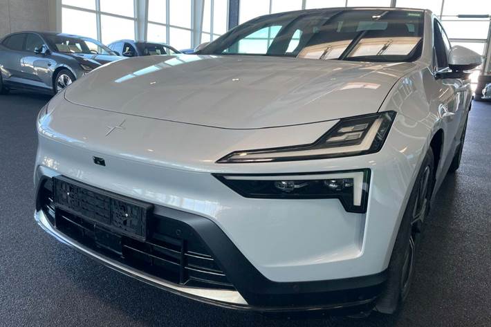 Sølv Polestar 4 fra 2024