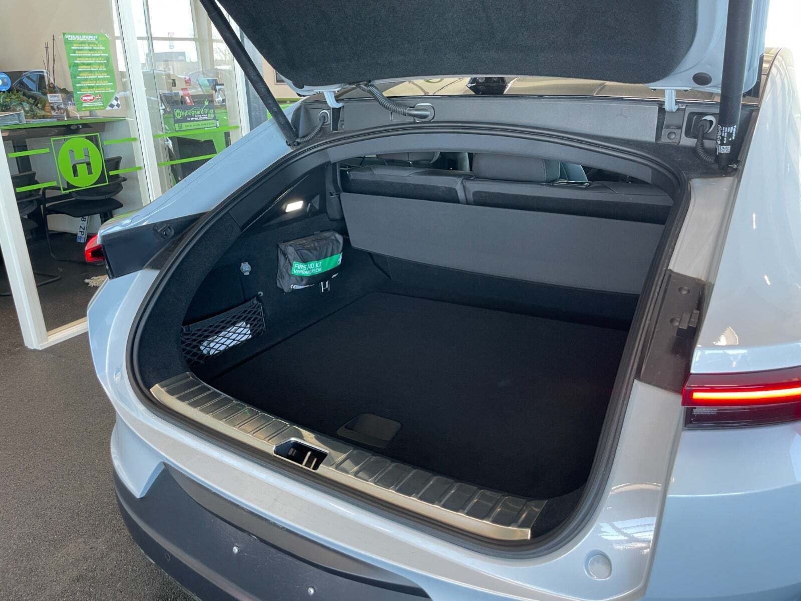 Sølv Polestar 4 fra 2024