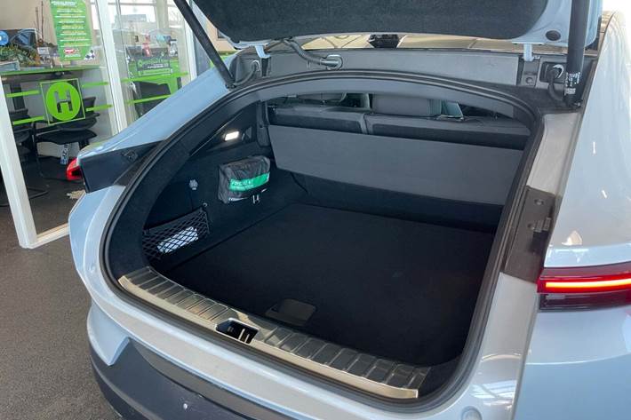 Sølv Polestar 4 fra 2024