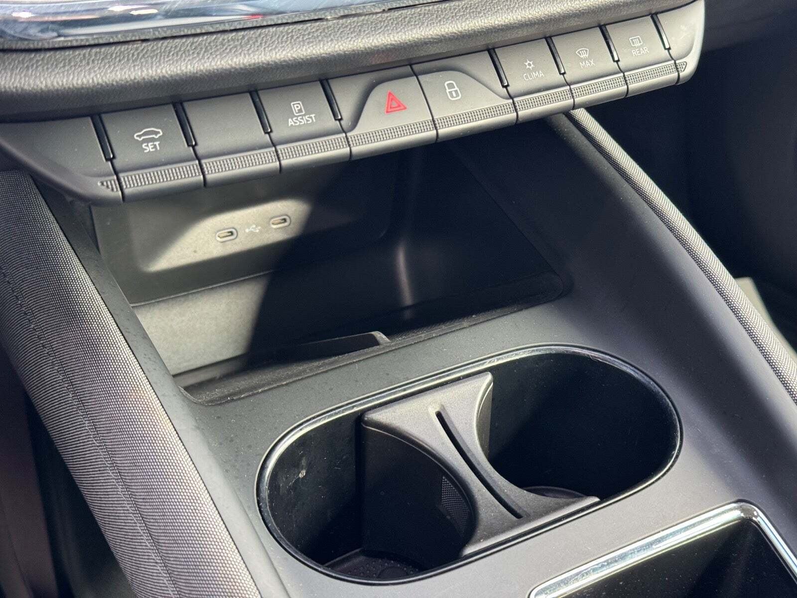 Turquoise Skoda Enyaq fra 2023