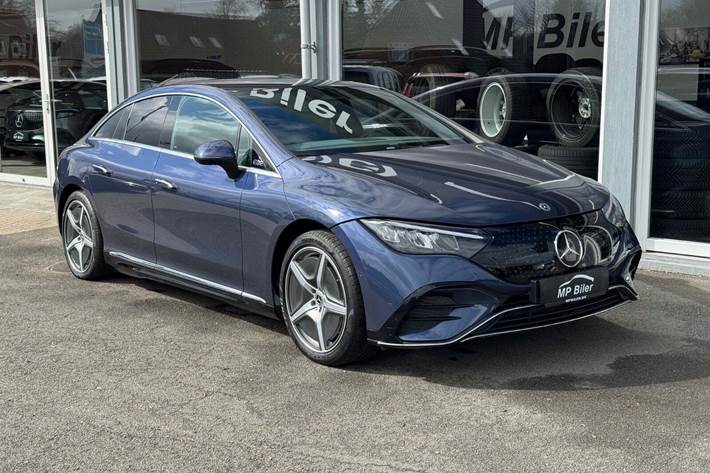 Blå Mercedes EQE300 fra 2023