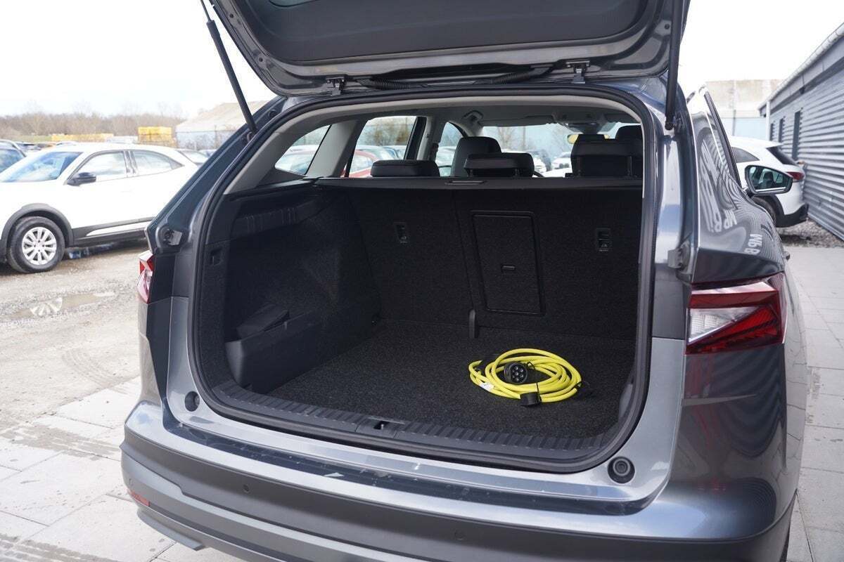 Grå Skoda Enyaq fra 2023