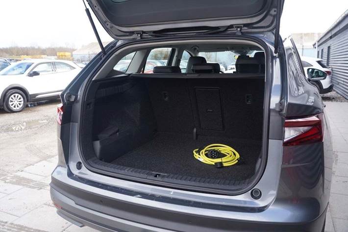 Grå Skoda Enyaq fra 2023